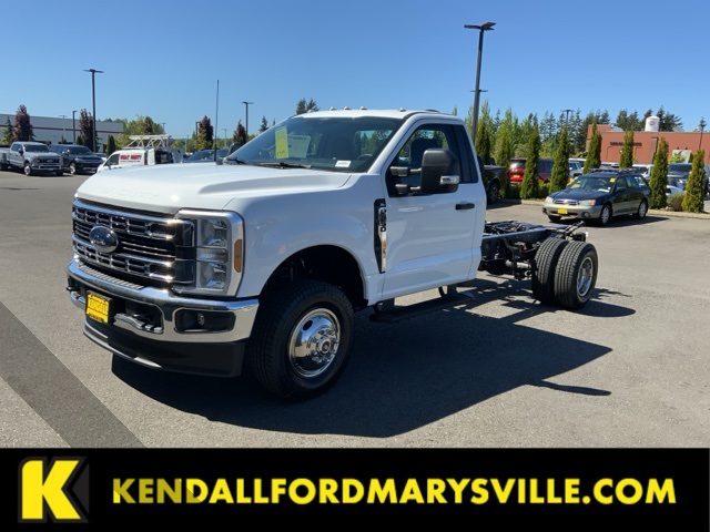2025 Ford F-350 Super Duty Chassis Cab XL's photo