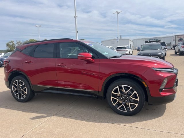 2024 Chevrolet Blazer RS photo 2