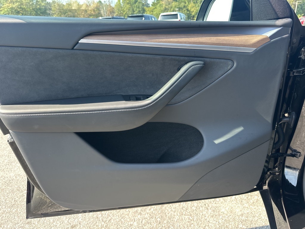 2024 Tesla Model Y Long Range photo 23