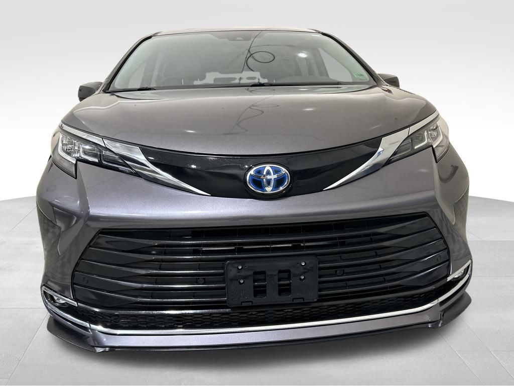 2021 Toyota Sienna XLE photo 20