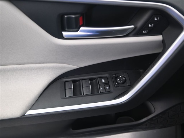 2025 Toyota RAV4 XLE Premium photo 4