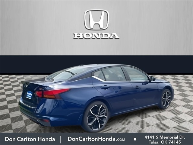 2023 Nissan Altima 2.5 SR photo 3