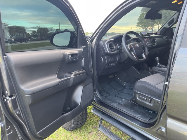 2023 Toyota Tacoma SR5 photo 2