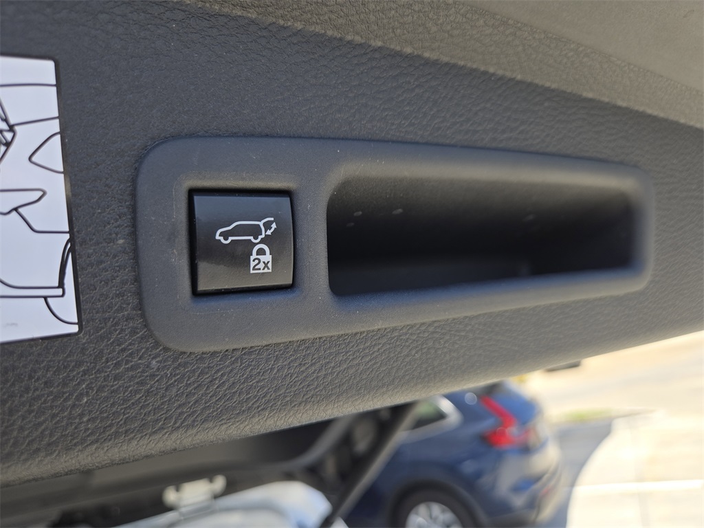 2024 Toyota Sienna XLE photo 27