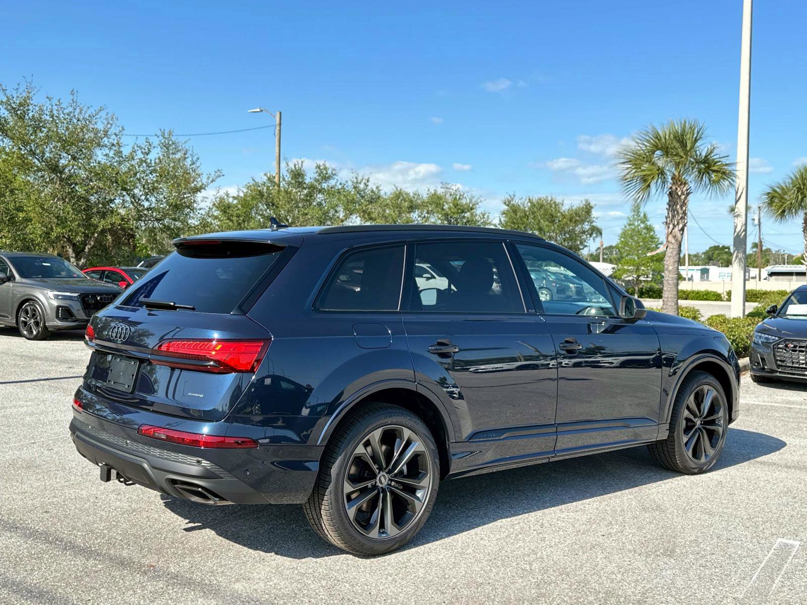 2025 Audi Q7 55 Premium Plus photo 4