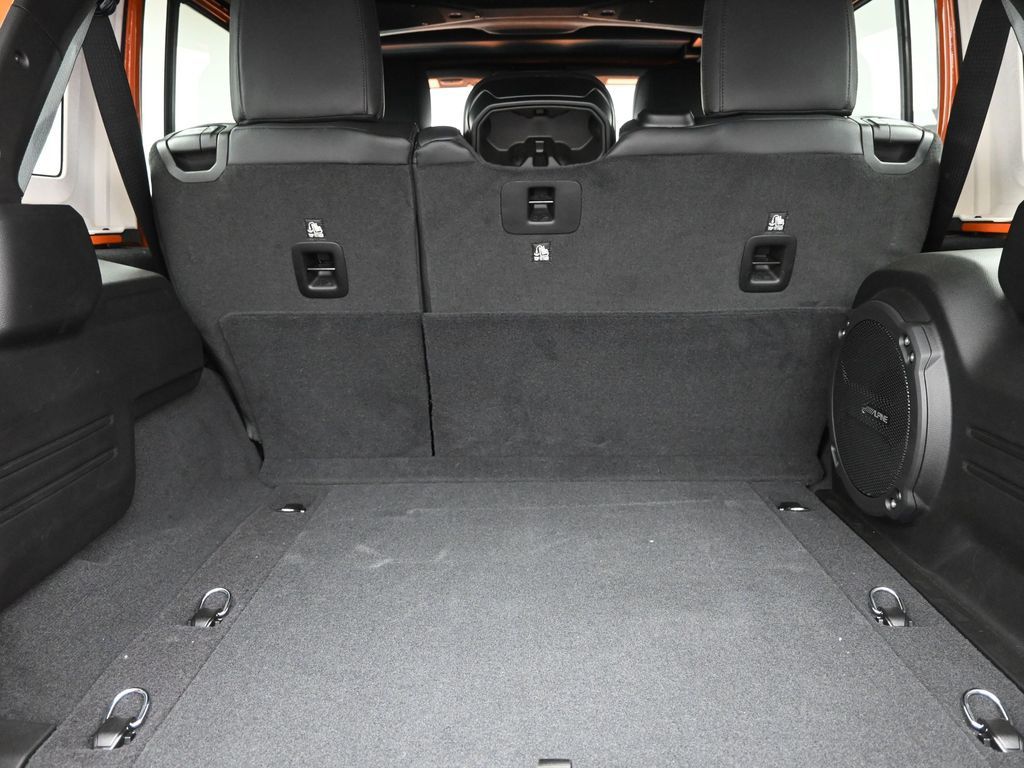 2025 Jeep Wrangler Sahara photo 7