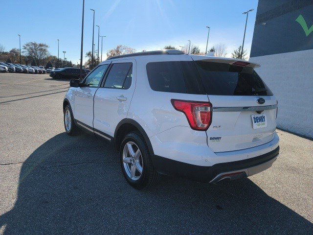 2016 Ford Explorer XLT photo 2