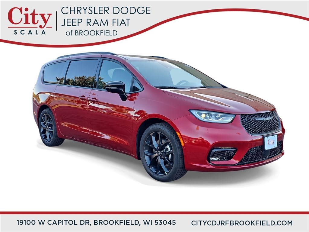 2026 Chrysler Pacifica Limited's photo