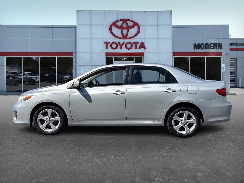 2013 Toyota Corolla LE photo 7