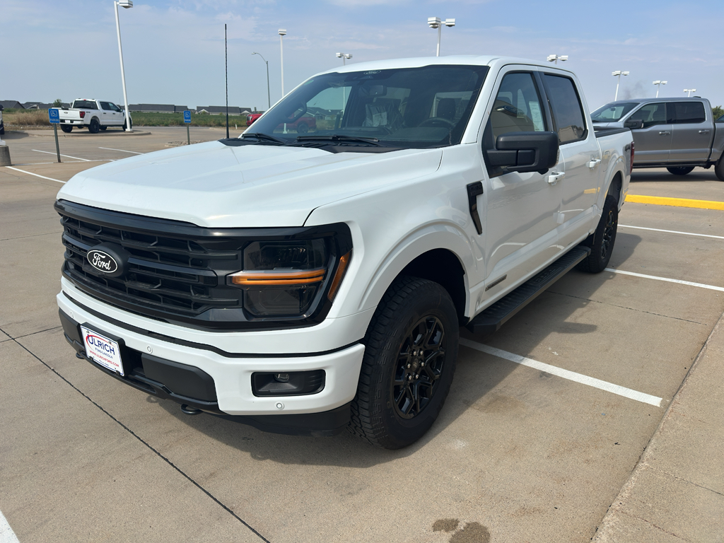2025 Ford F-150 XLT photo 3