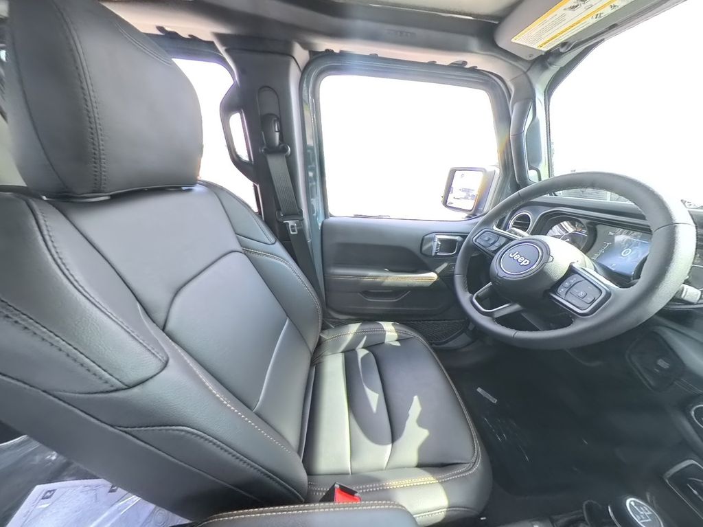 2025 Jeep Gladiator Sport photo 26