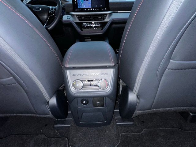 2025 Ford Explorer ST-Line photo 27