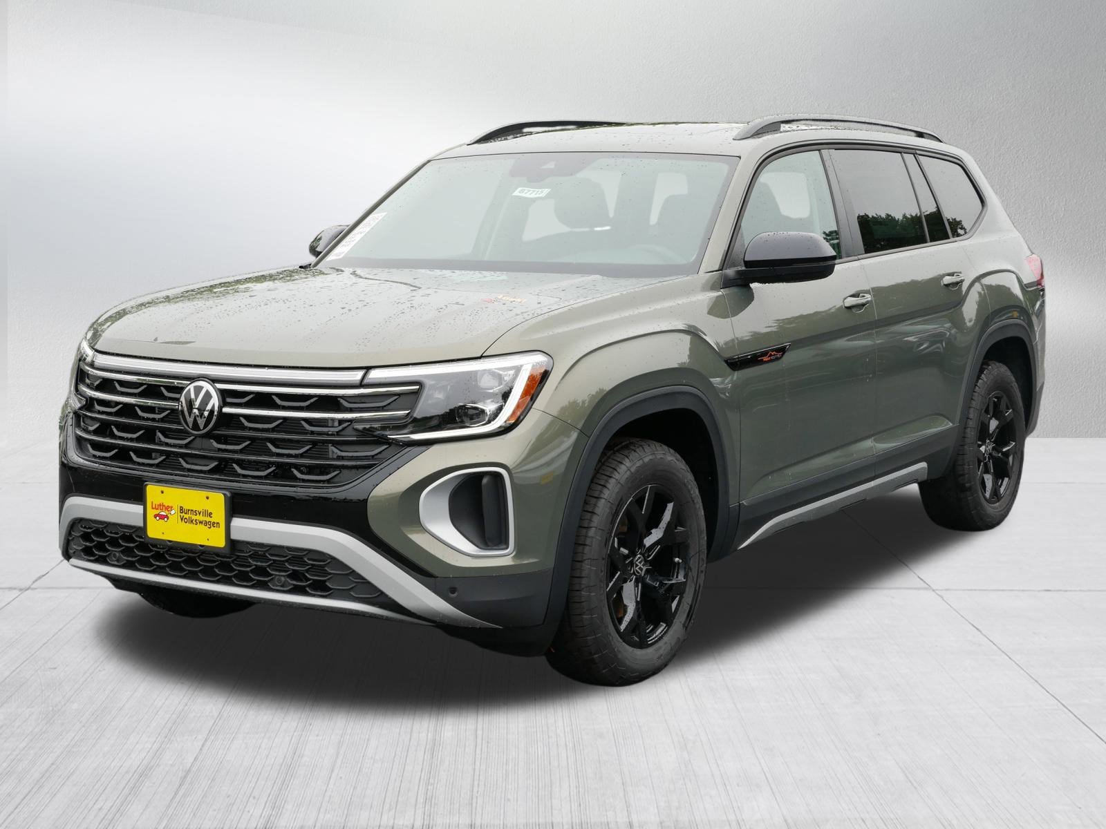 2025 Volkswagen Atlas Peak Edition SE photo 2