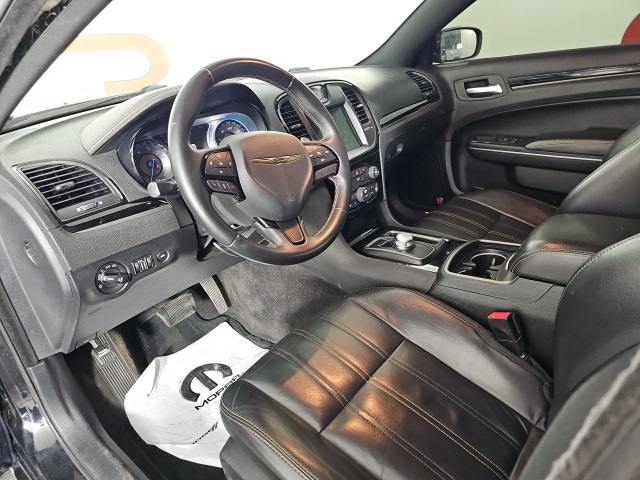 2016 Chrysler 300 S photo 9