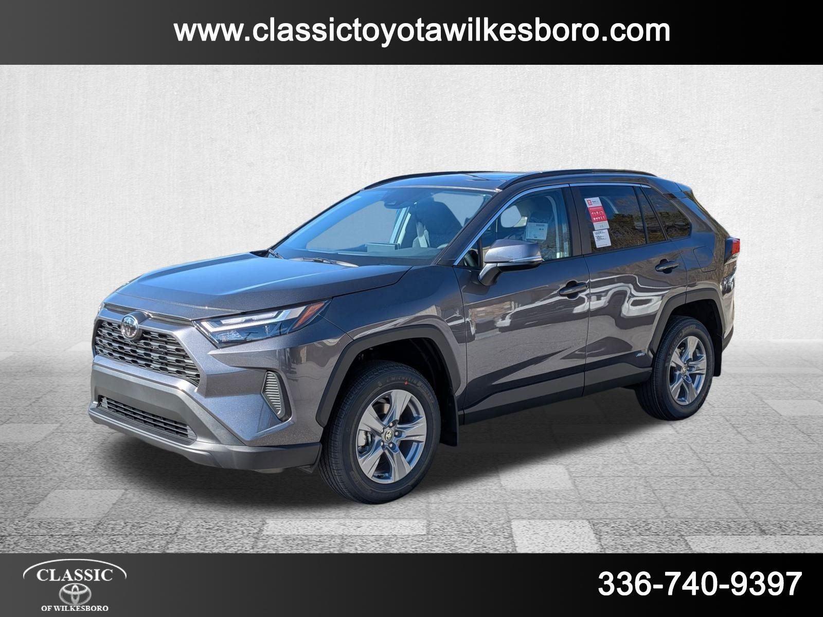 2025 Toyota RAV4 XLE's photo