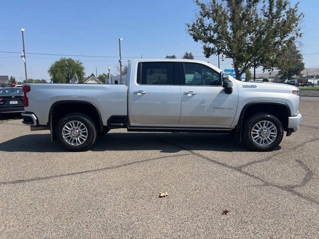 2022 Chevrolet Silverado 3500HD High Country photo 2