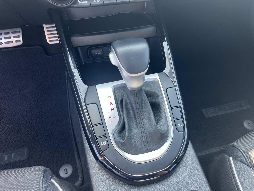 2022 Kia Forte GT-Line photo 20