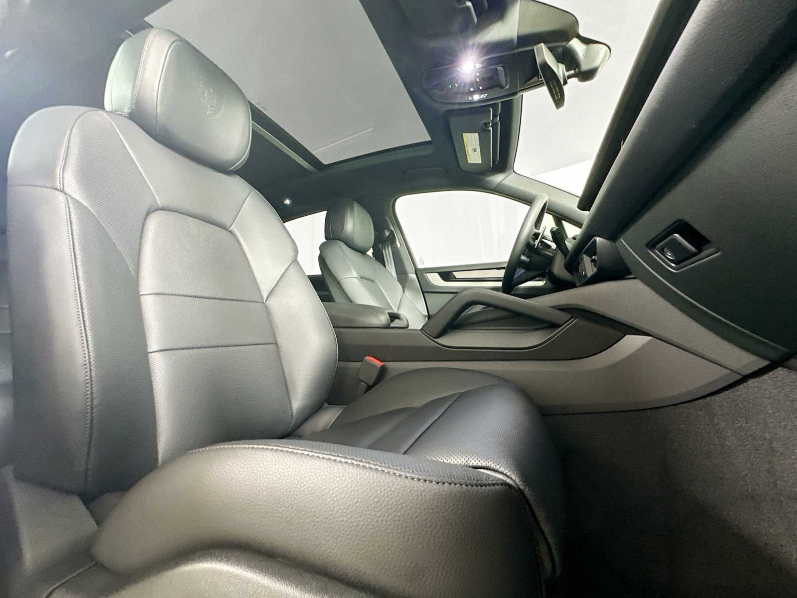 2025 Porsche Cayenne photo 26