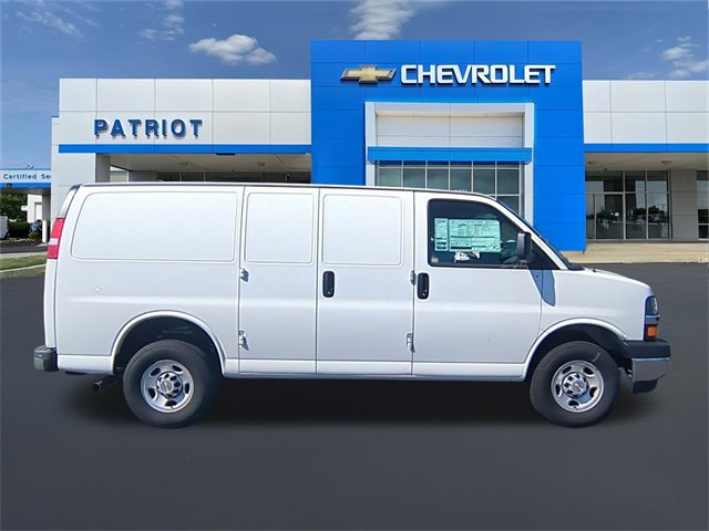 2024 Chevrolet Express Cargo Work Van's photo