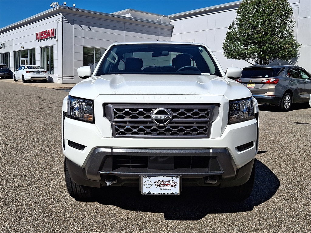 2024 Nissan Frontier SV photo 2