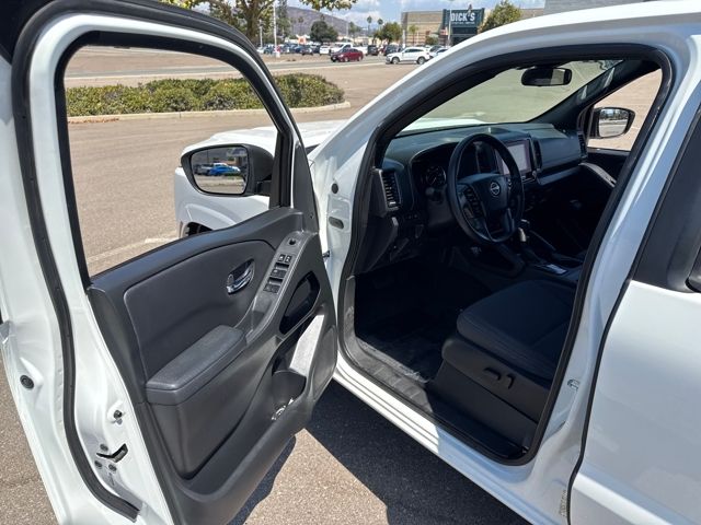 2023 Nissan Frontier SV photo 22