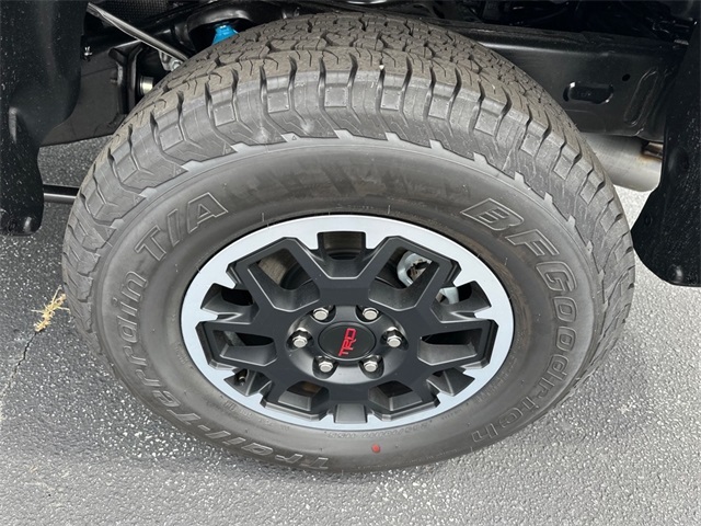2025 Toyota Tacoma TRD Off-Road photo 5