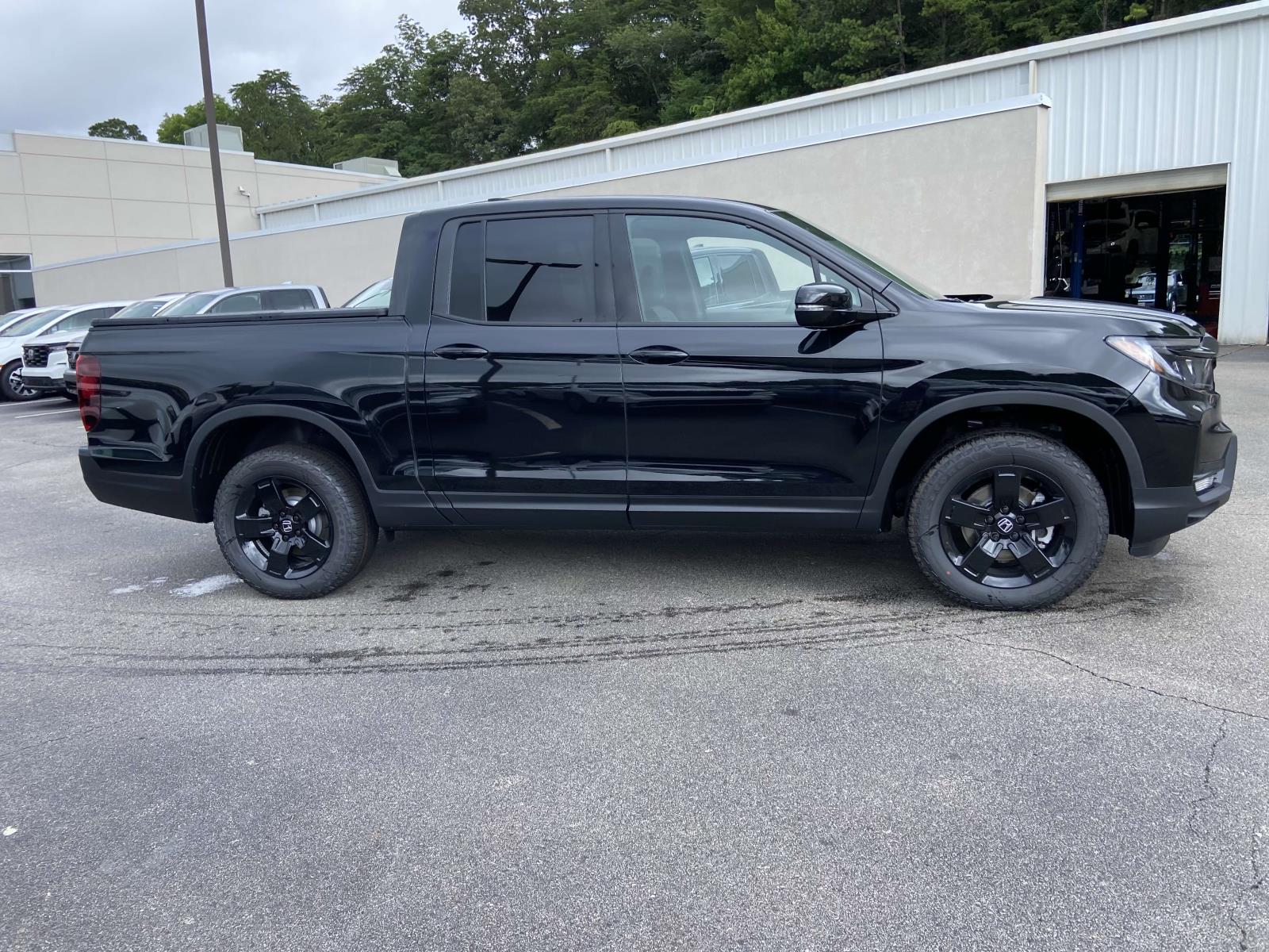 2025 Honda Ridgeline Black Edition photo 2