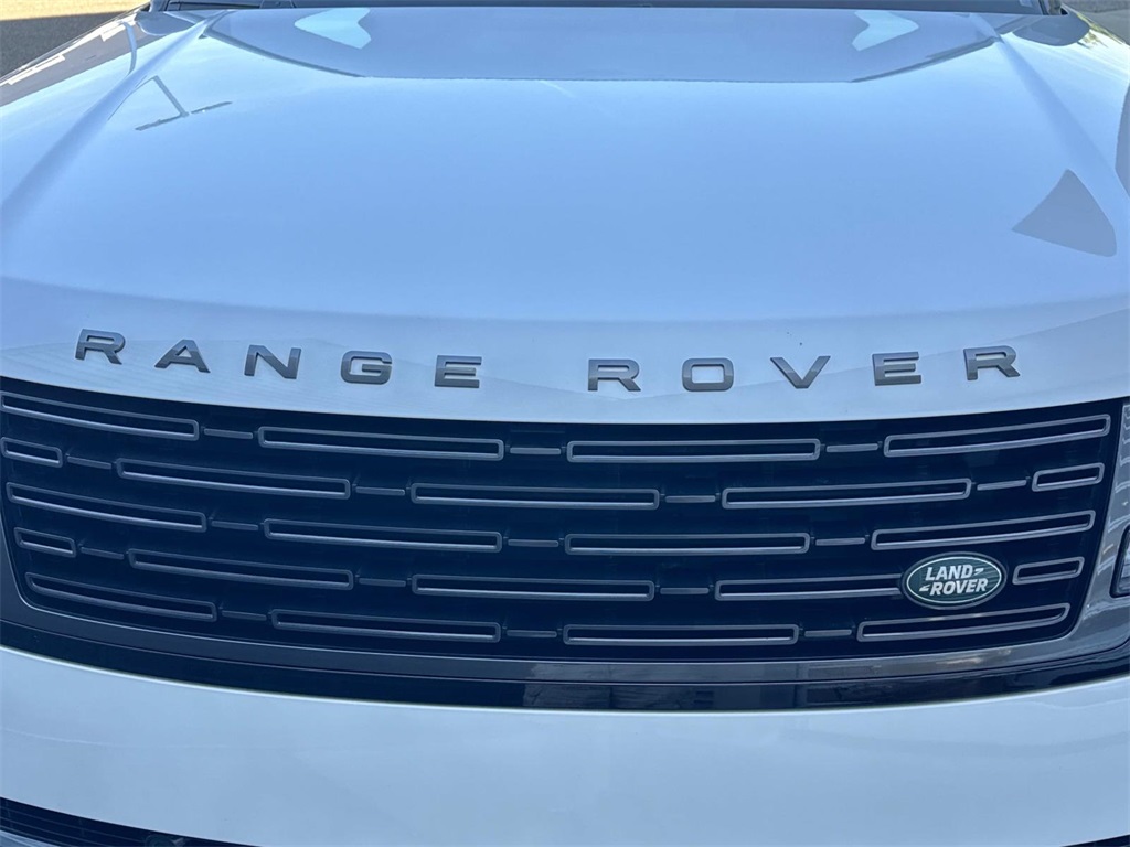 2023 Land Rover Range Rover SE photo 11