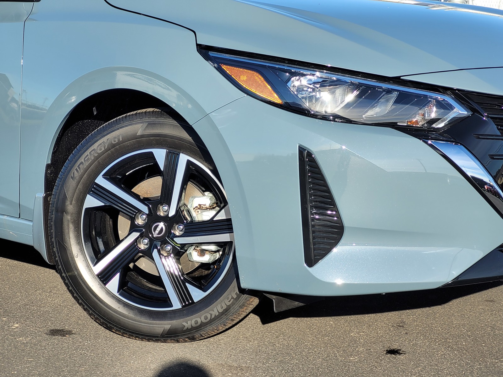 2025 Nissan Sentra SV photo 3