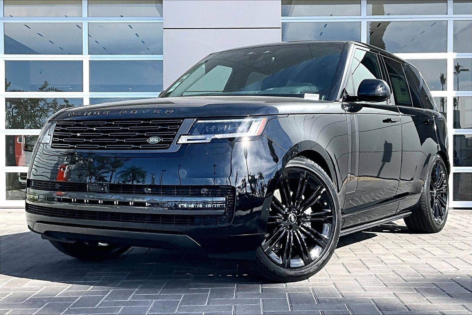 2025 Land Rover Range Rover SE's photo