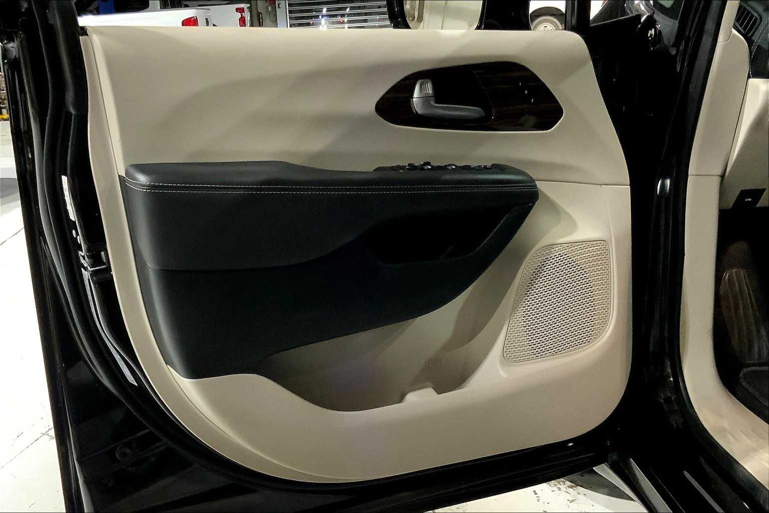 2023 Chrysler Pacifica Limited photo 20