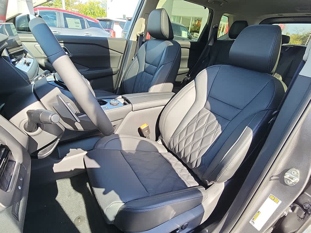 2026 Nissan Rogue Platinum AWD photo 8