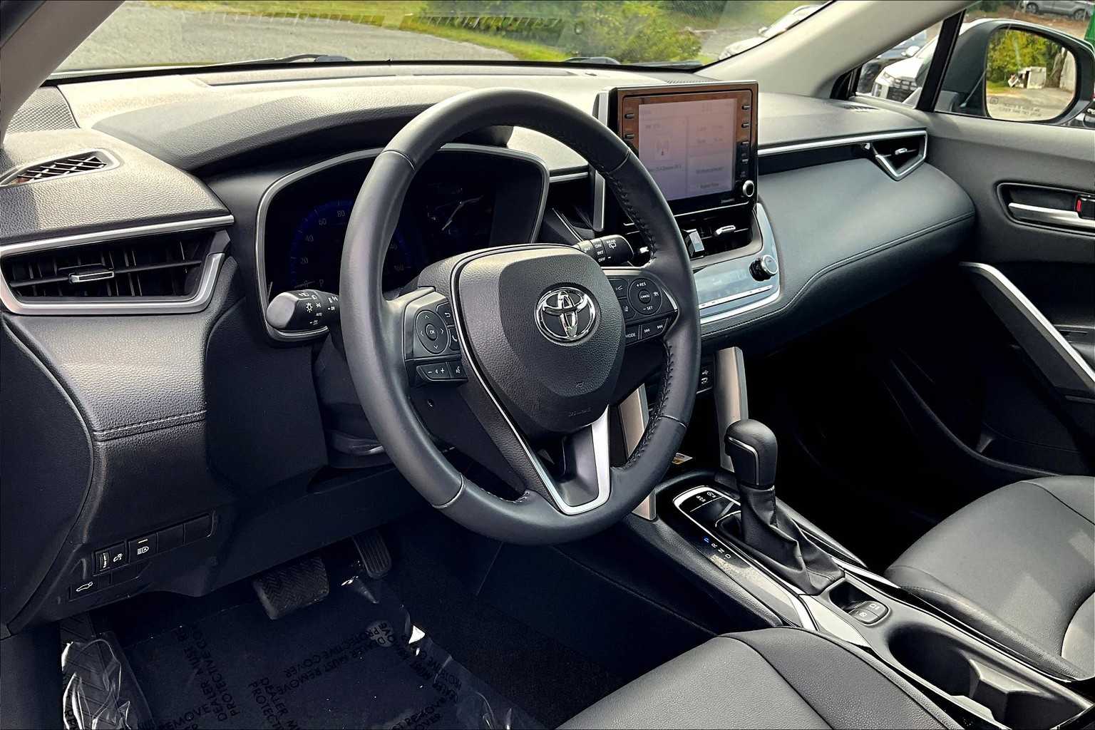 2022 Toyota Corolla Cross XLE photo 16