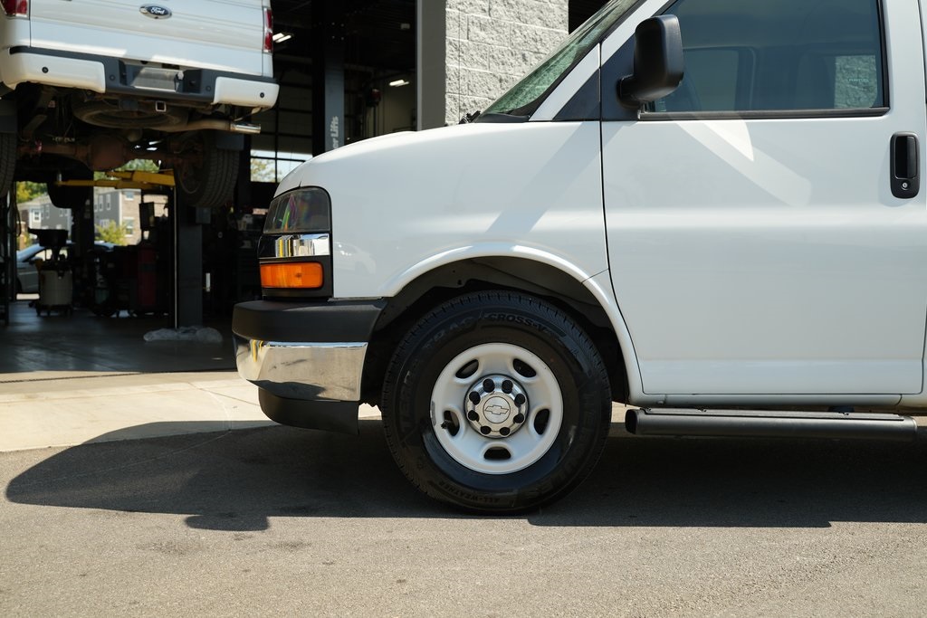 2017 Chevrolet Express 3500 LT photo 8
