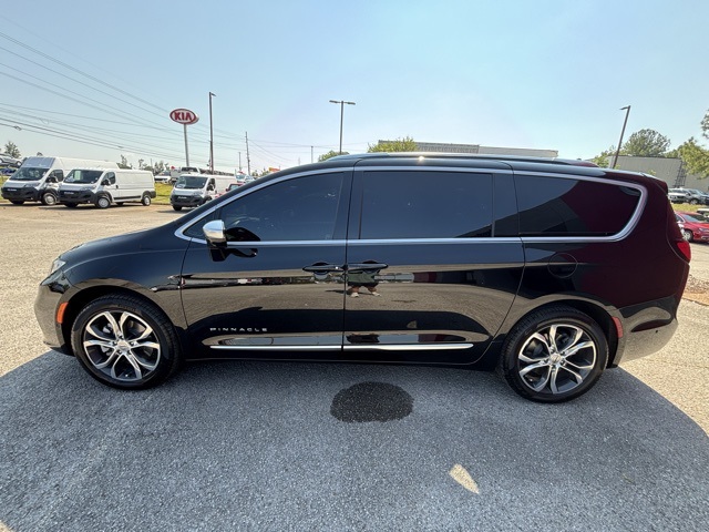 2025 Chrysler Pacifica Pinnacle photo 2