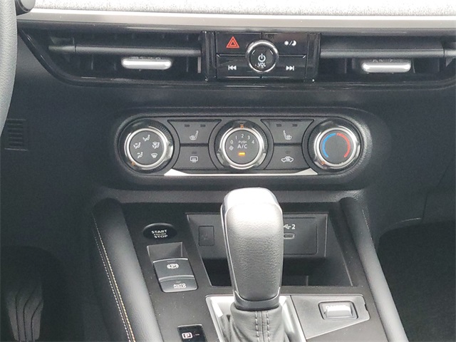 2025 Nissan Kicks SV photo 22