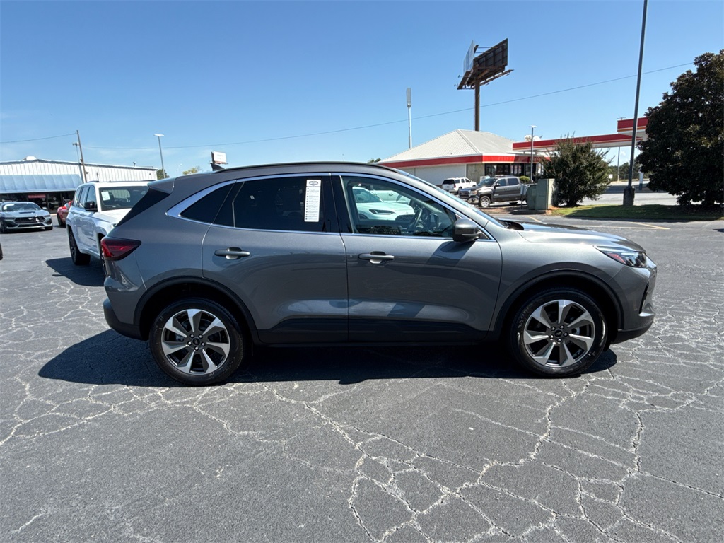 2023 Ford Escape Platinum photo 2