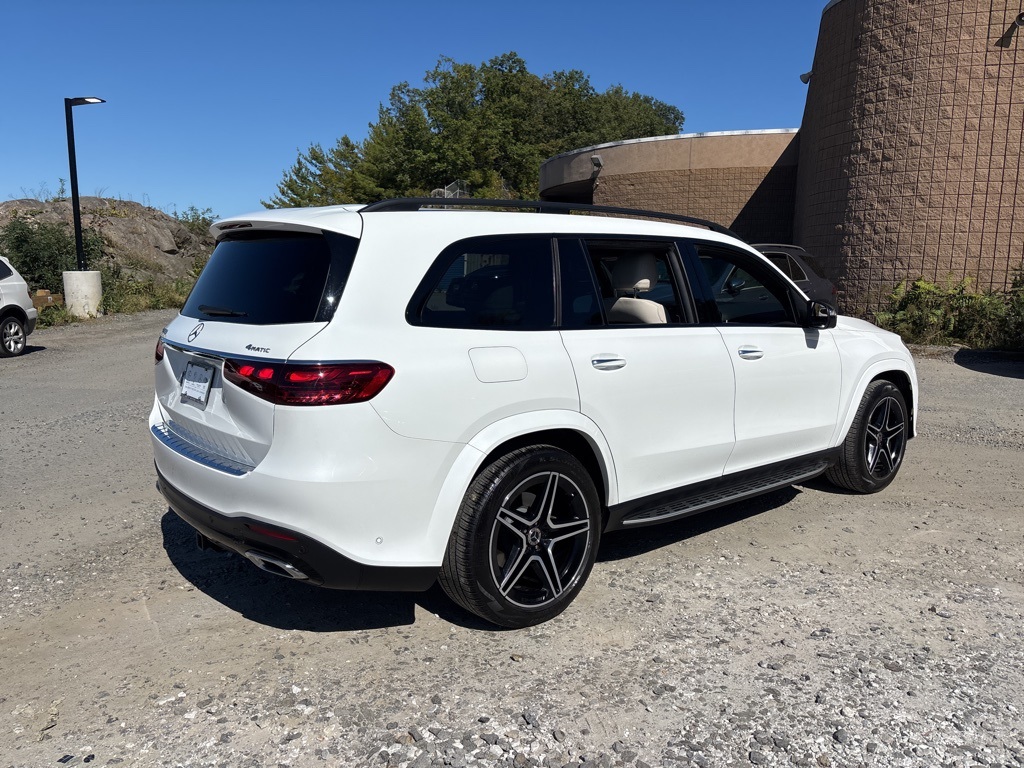 2025 Mercedes Benz GLS 450 4MATIC photo 4