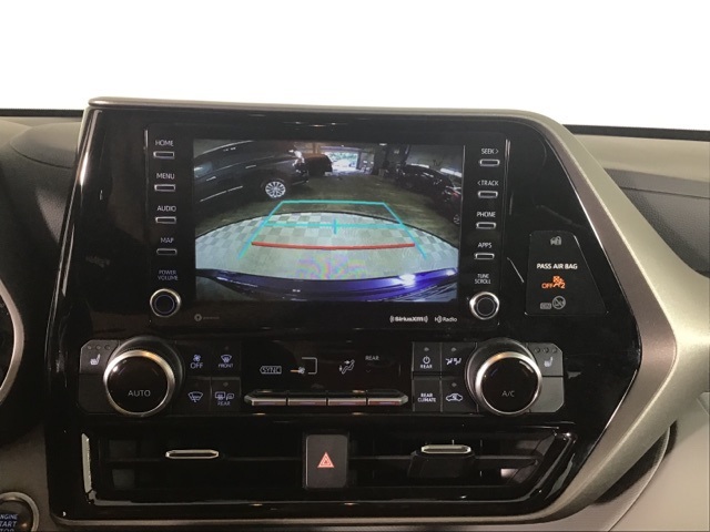 2021 Toyota Highlander XLE photo 18
