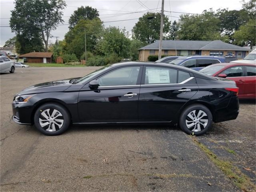 2025 Nissan Altima 2.5 S photo 2