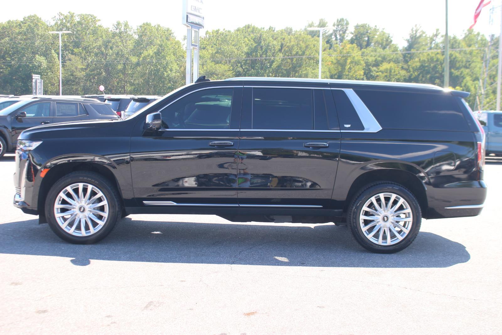 2022 Cadillac Escalade ESV Luxury photo 4