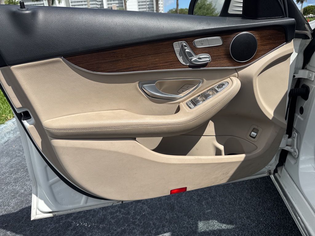 2021 Mercedes Benz C 300 photo 10