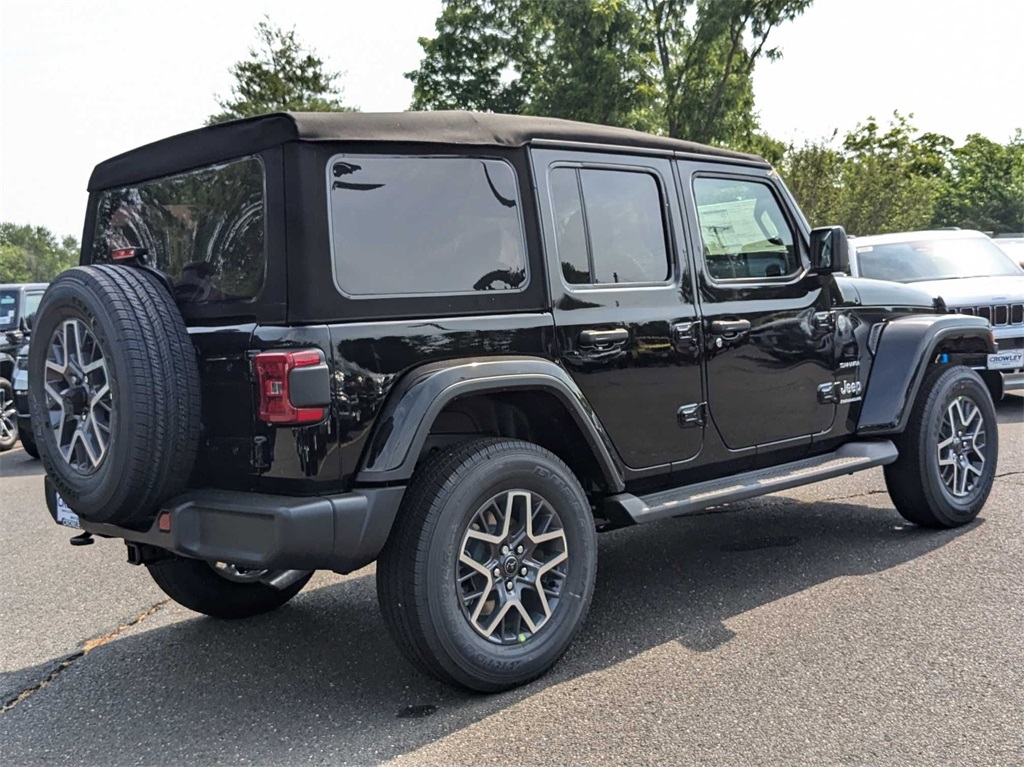 2024 Jeep Wrangler Sahara photo 3