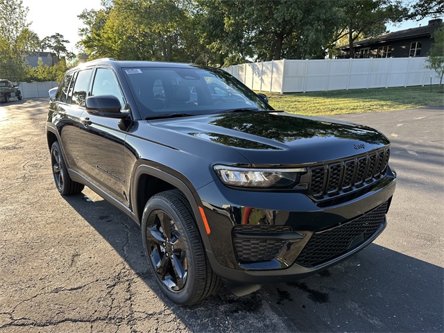 2025 Jeep Grand Cherokee Laredo Altitude photo 4