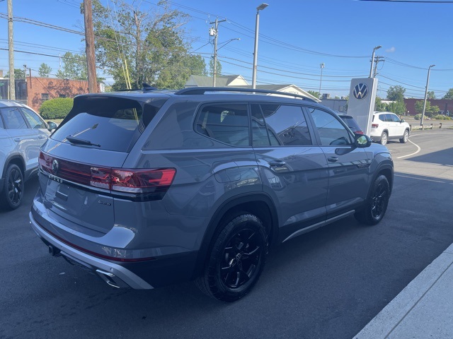 2024 Volkswagen Atlas Peak Edition SE Technology photo 4