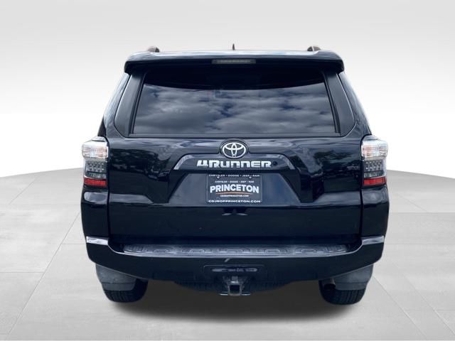 2020 Toyota 4Runner SR5 photo 3