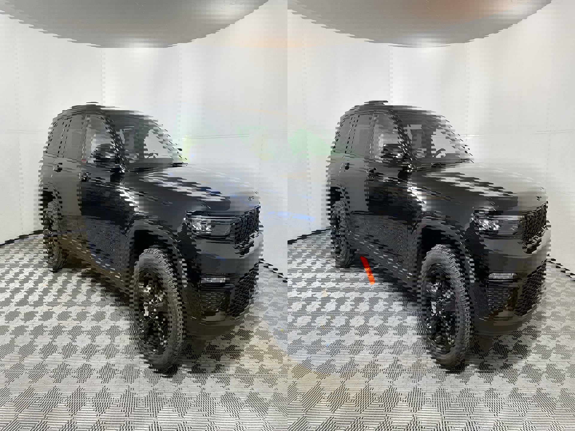 2025 Jeep Grand Cherokee Limited photo 2