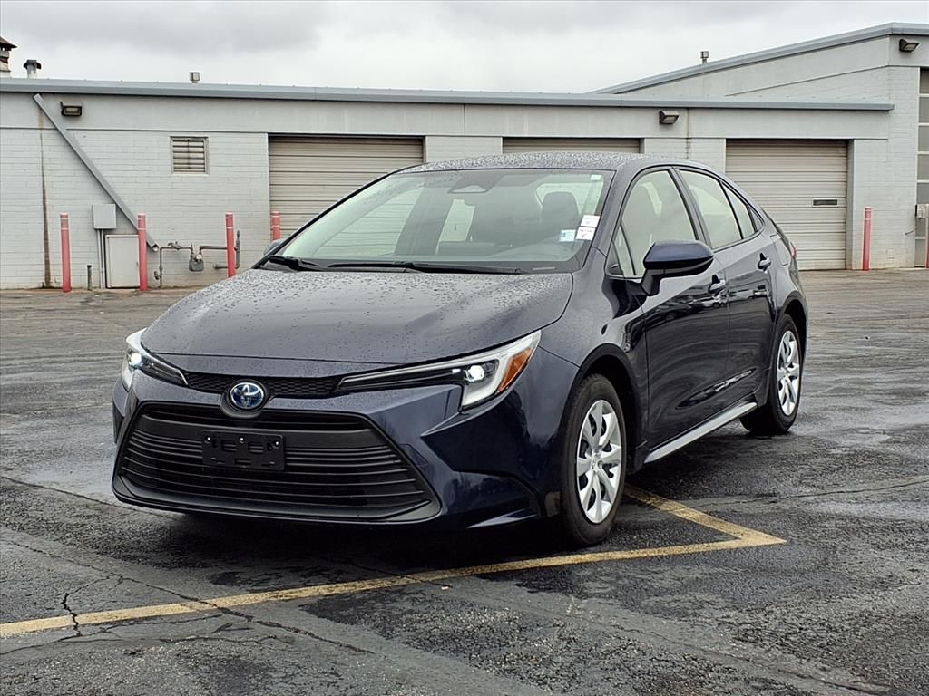 Used 2025 Toyota Corolla XLE with VIN JTDBCMFE3S3076663 for sale in Kansas City