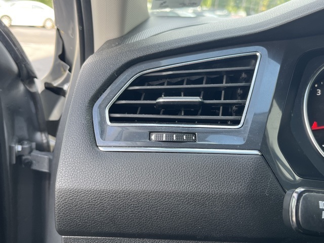 2020 Volkswagen Tiguan SE photo 28