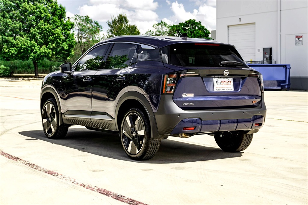 2026 Nissan Kicks SR photo 4